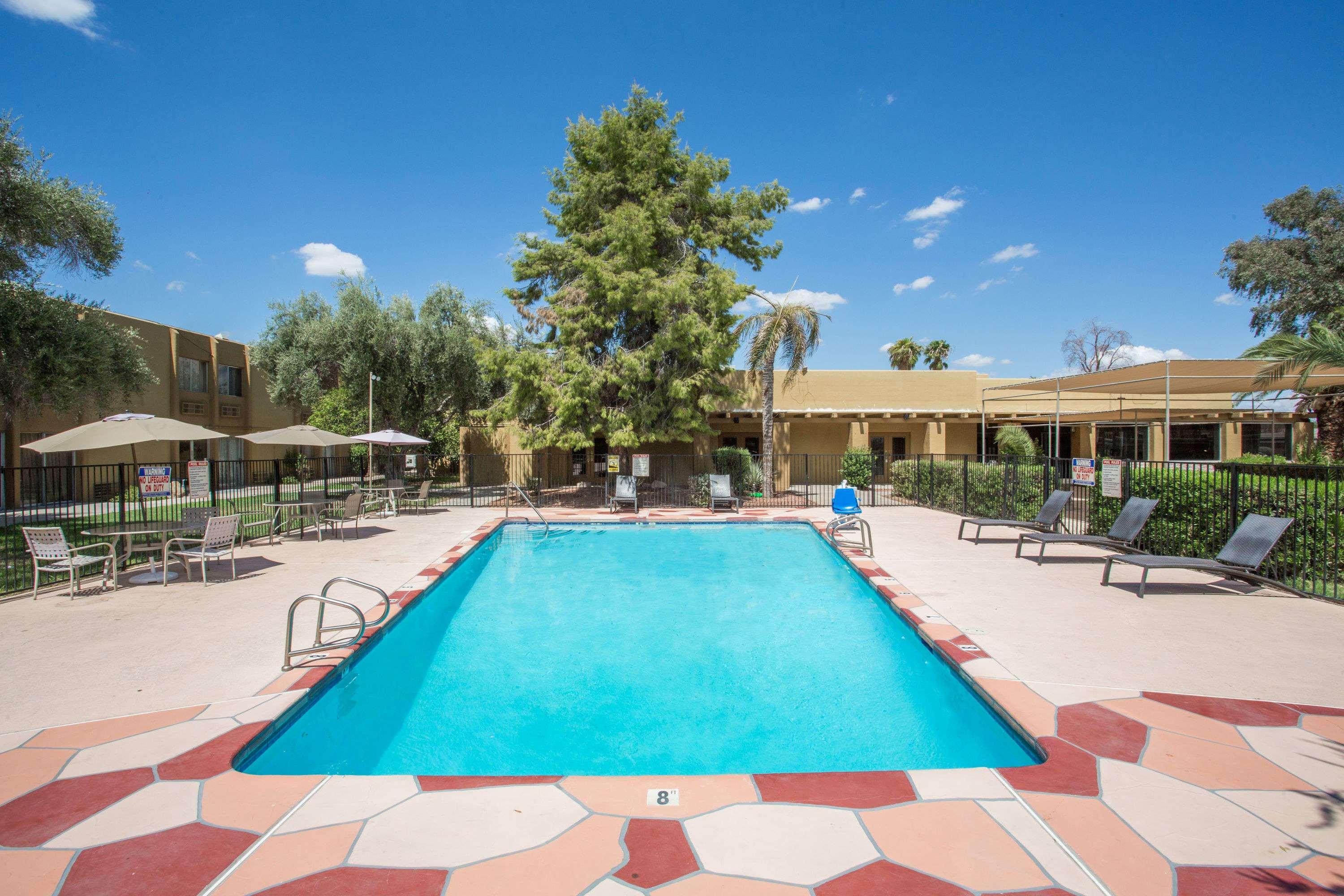 Days Hotel By Wyndham Peoria Glendale Area Exterior foto