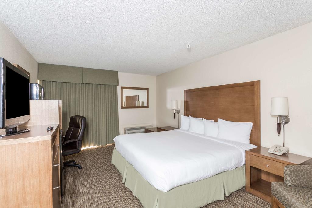 Days Hotel By Wyndham Peoria Glendale Area Exterior foto